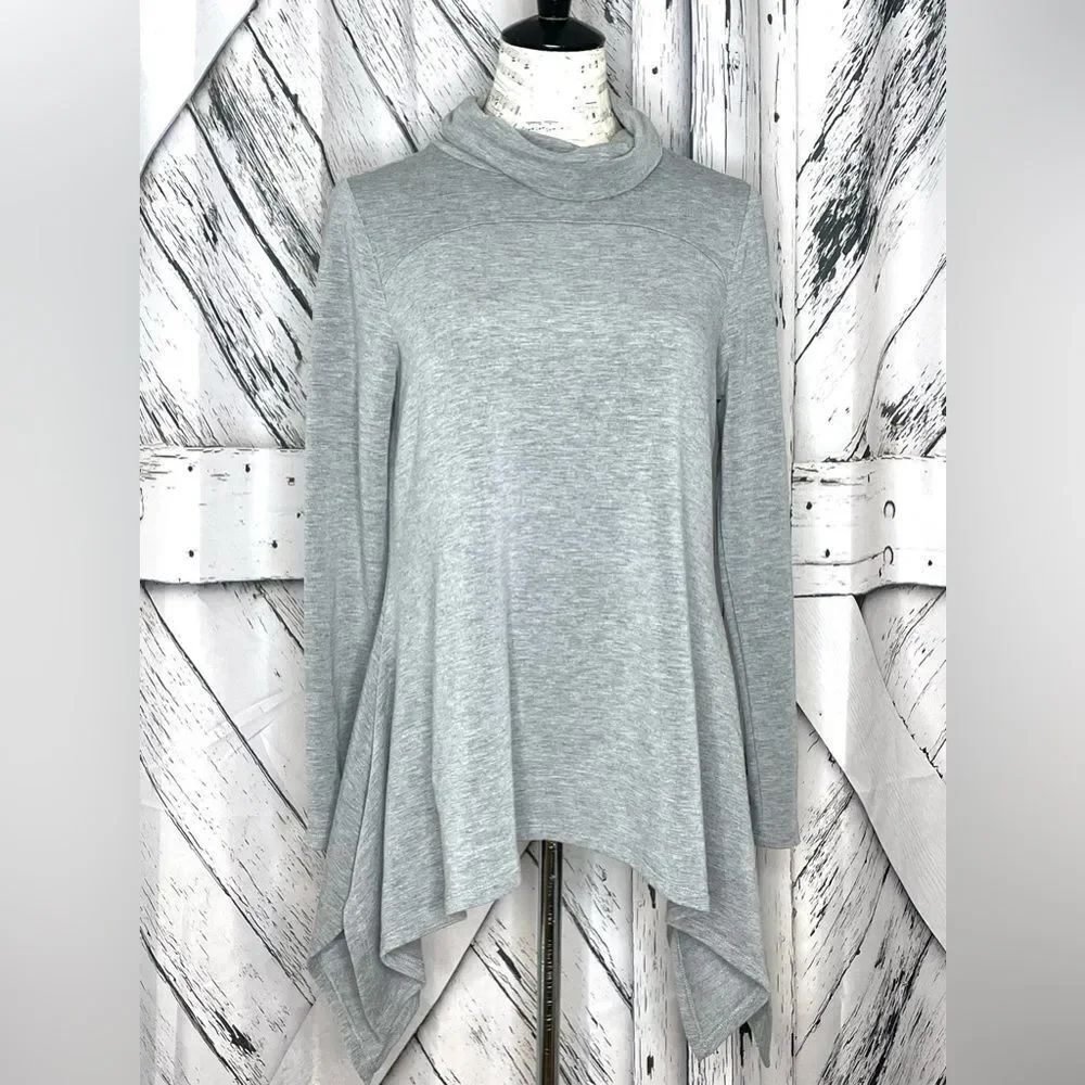 Cupio Gray Shark Bite Tunic Top M